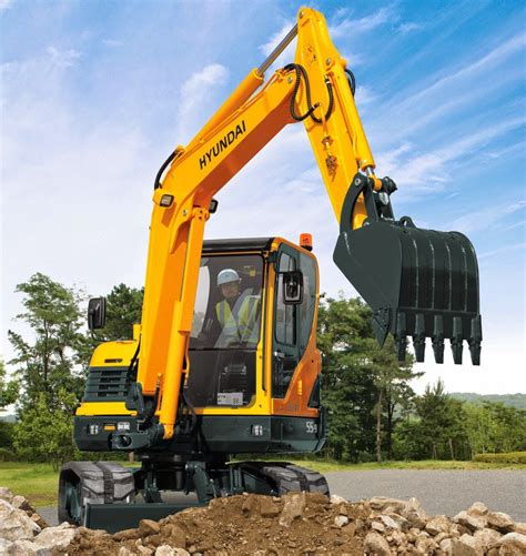 who makes hyundai excavators